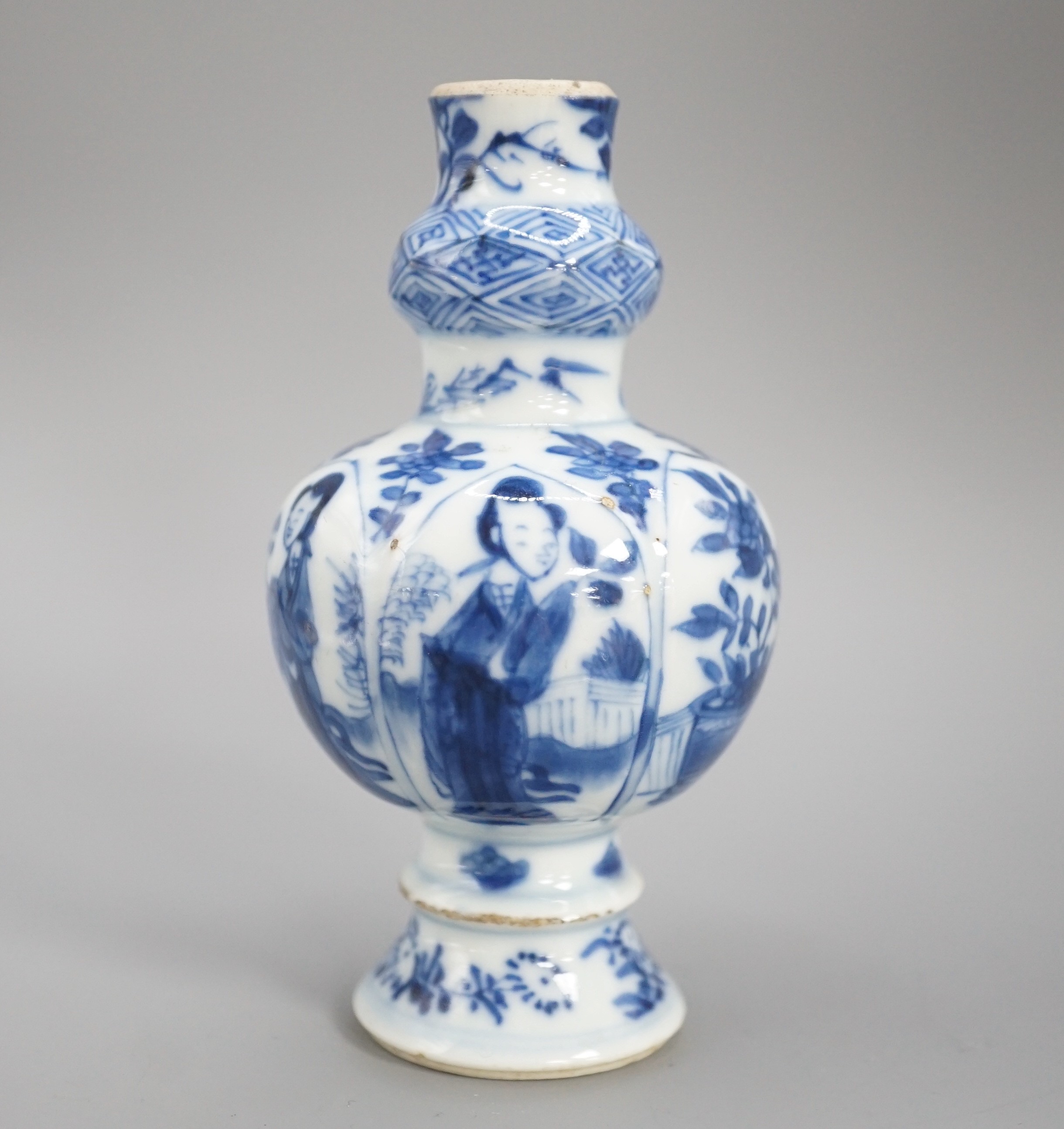 A Chinese Kangxi blue and white garlic neck vase, rim reduced 11cm
